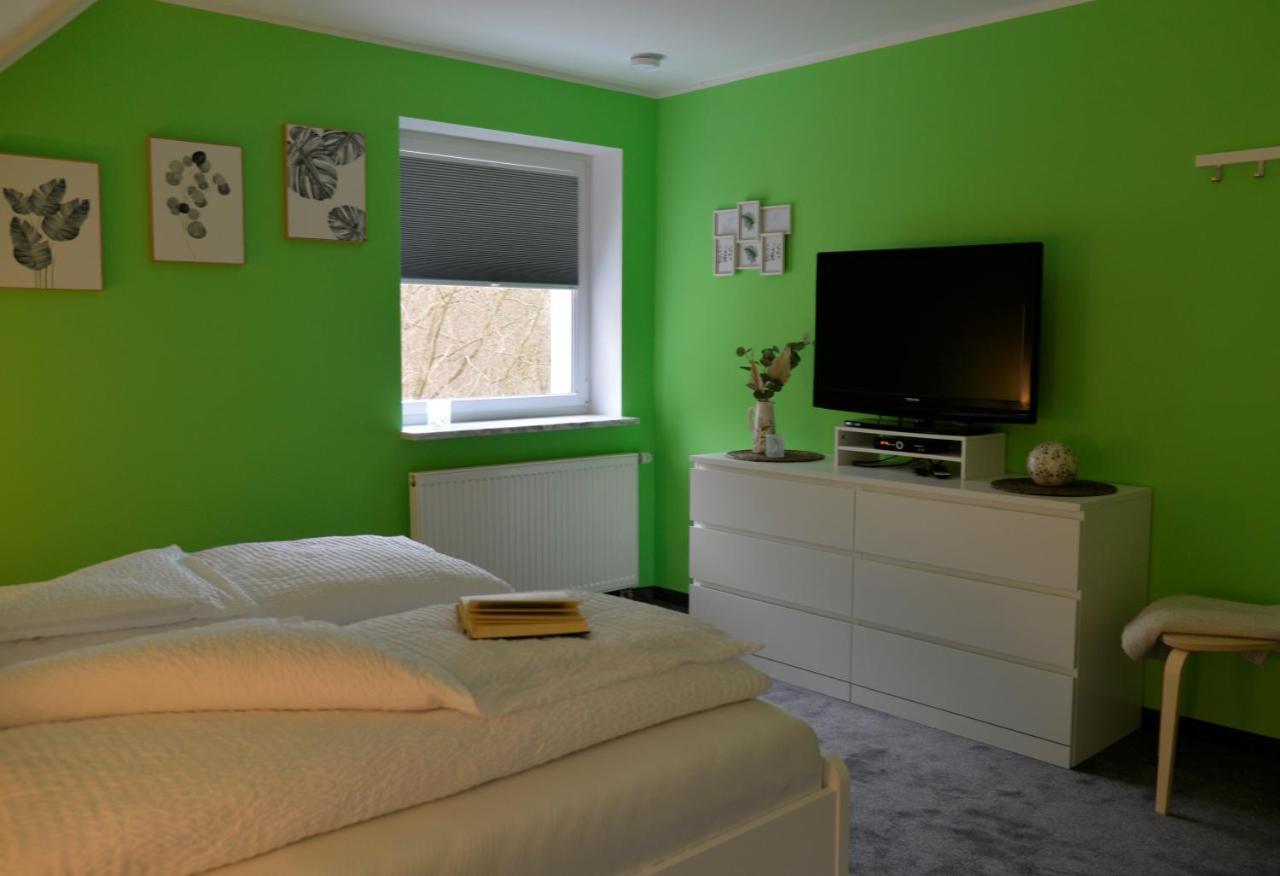 Am Quellenhaeuschen Apartment Naila Luaran gambar