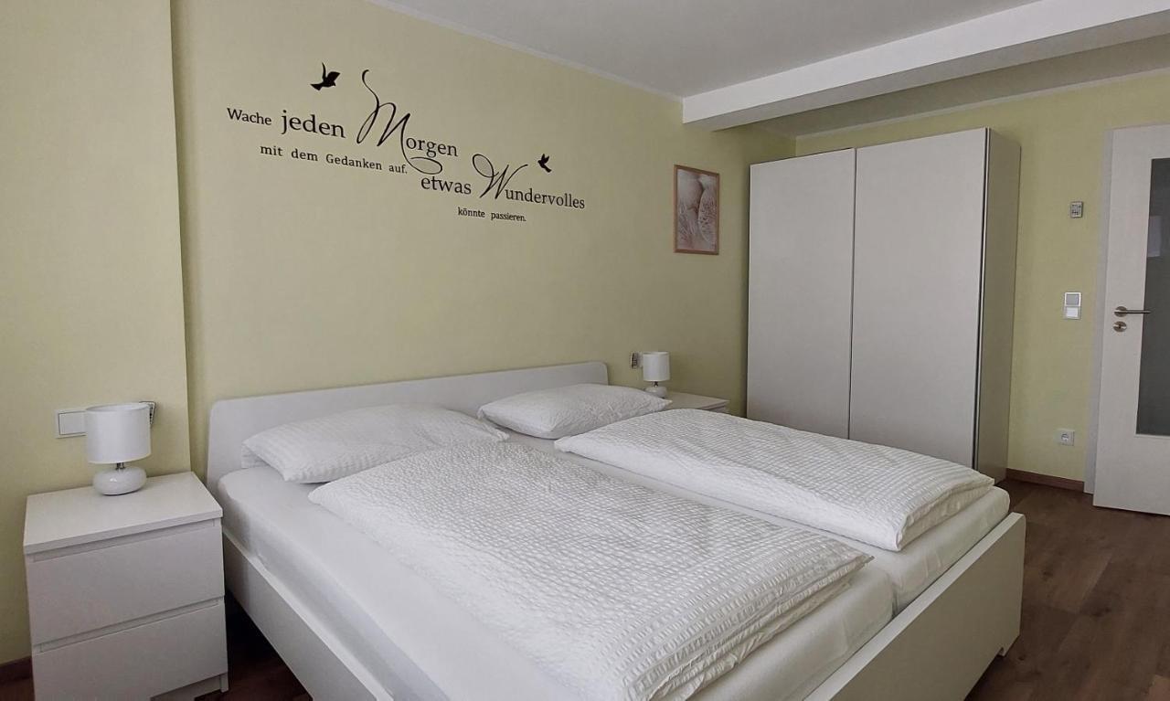 Am Quellenhaeuschen Apartment Naila Luaran gambar